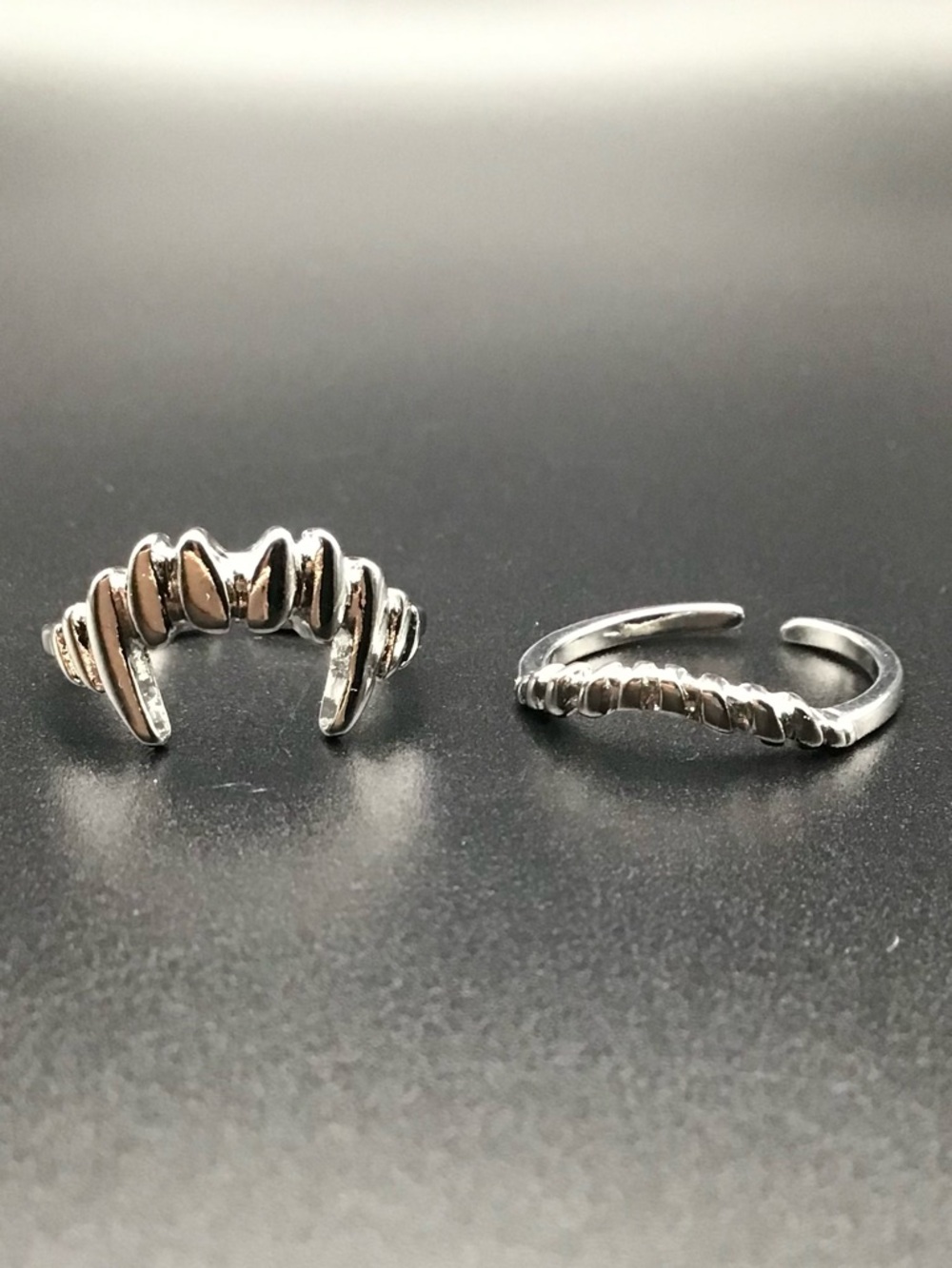 Vampire Teeth Rings - Picture 4 of 4